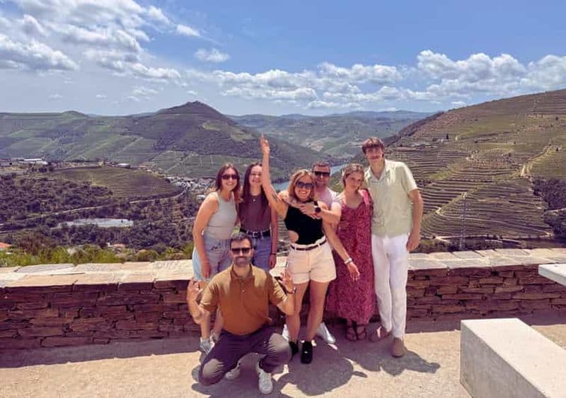 Porto : Visite privée de la vallée du Douro en petit groupe, croisière, dégustation de vins, repas