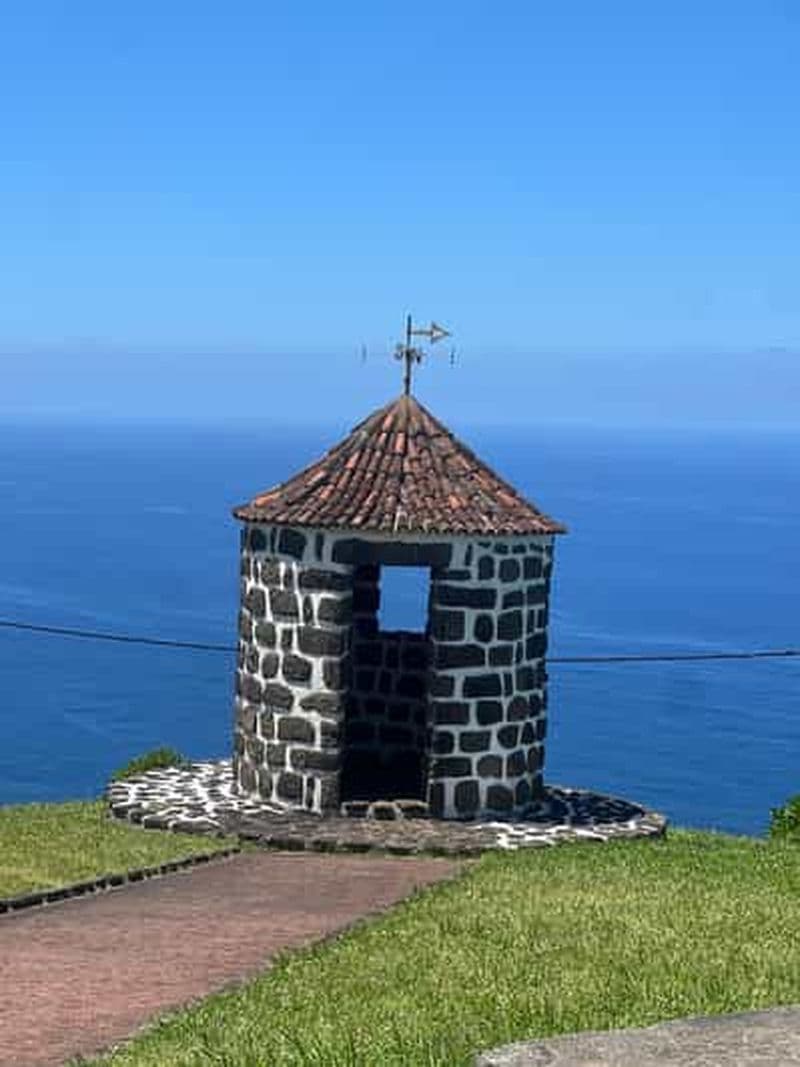 São Miguel : visite privée d'une jounée dans le nord-est avec traite des vaches