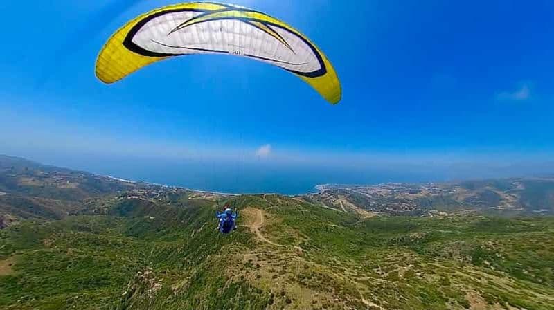 Des collines de Malibu à la plage : Aventure de vol en parapente en tandem