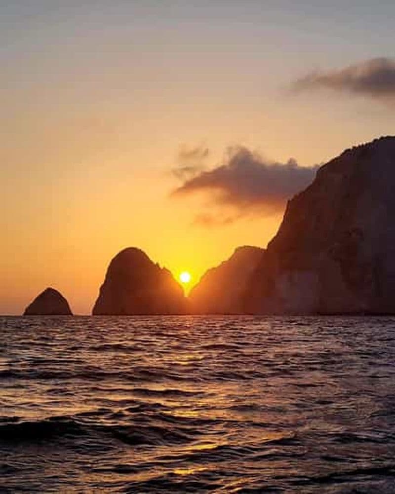 Zakynthos : Croisière au coucher du soleil à Mizithres avec baignade et tortues