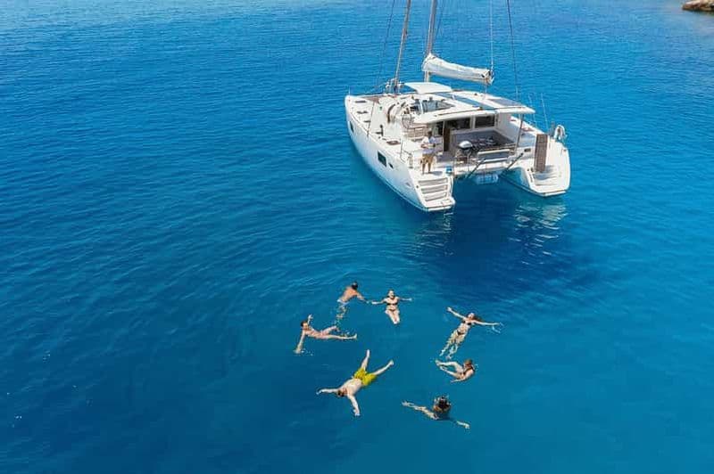 Athènes : croisière en catamaran sur la Riviera avec repas et boissons