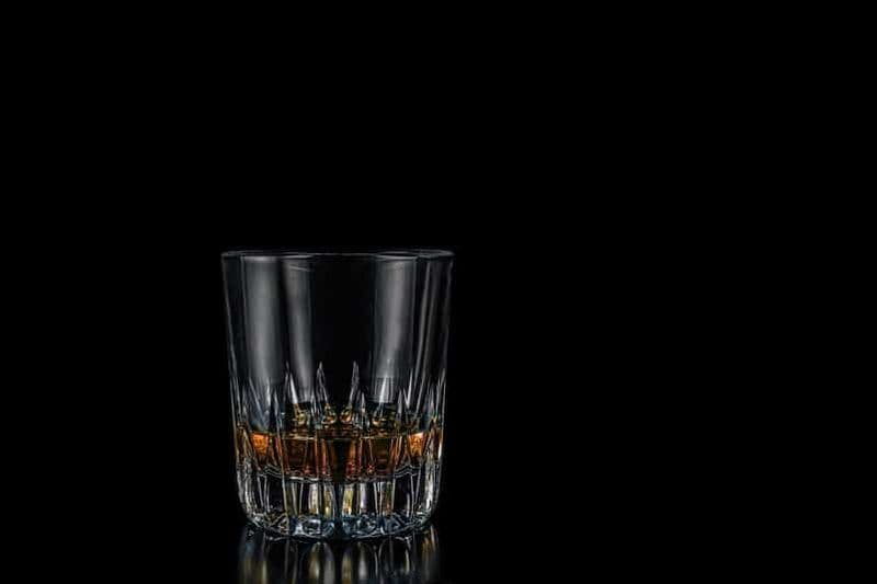 Dégustation de whisky dans l'obscurité