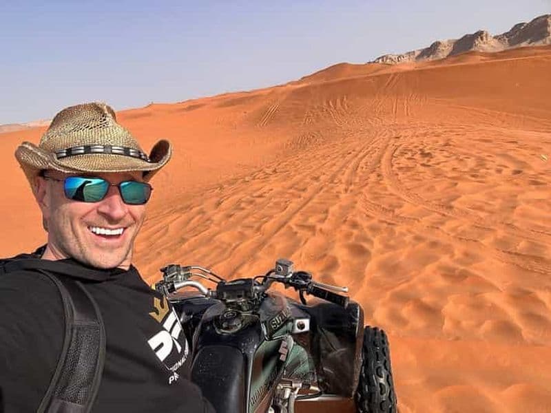 Riyad : aventure dans les dunes rouges, balade à dos de chameau, quad et sandboard