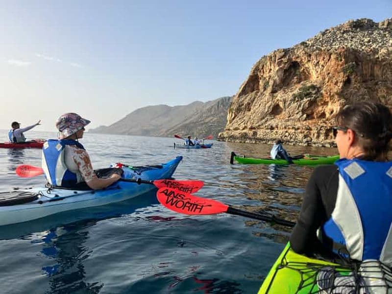 Kissamos : Excursion matinale en kayak vers une épave et une plage exclusive