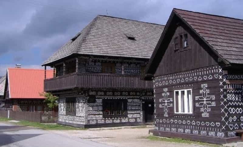 Au départ de Bratislava : Village folklorique en bois et Spa Aphrodite