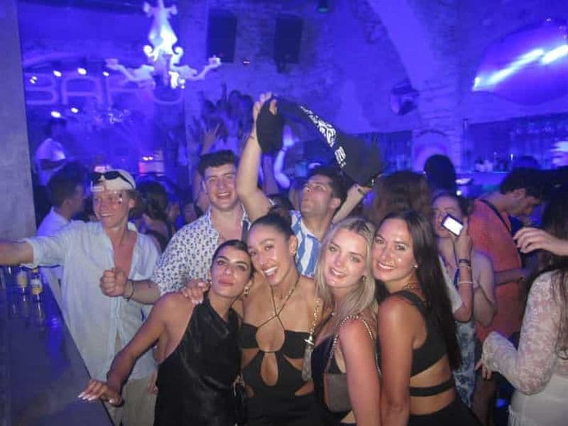 L'ORIGINALE tournée des bars de Ios ! Une expérience incontournable de la fête sur l'île !