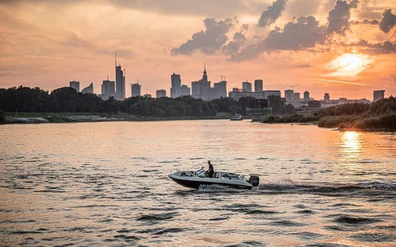 Varsovie : croisière au coucher du soleil sur la Vistule - Ambiance des années 80, musique et prosecco