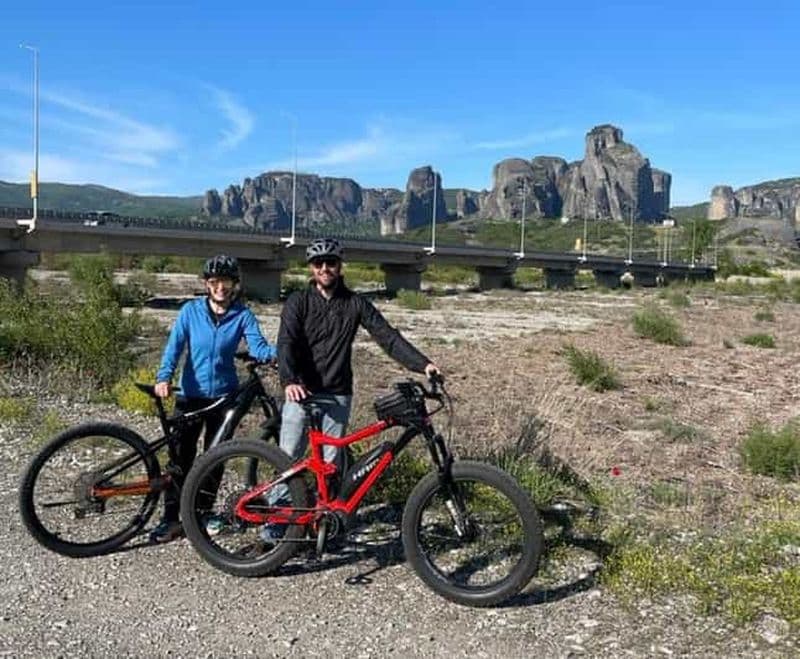 Kalabaka : Escapade en vélo électrique dans la beauté sauvage des Météores