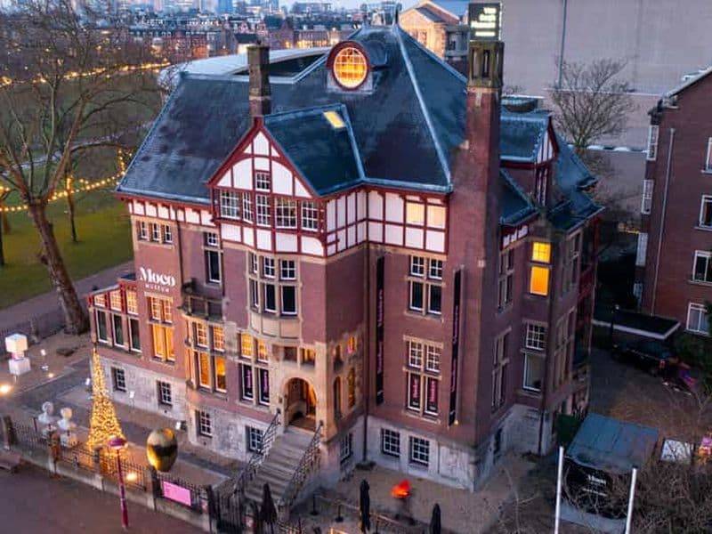 Amsterdam : Moco Museum & Nightclubs Admission Combo w/ Taxi