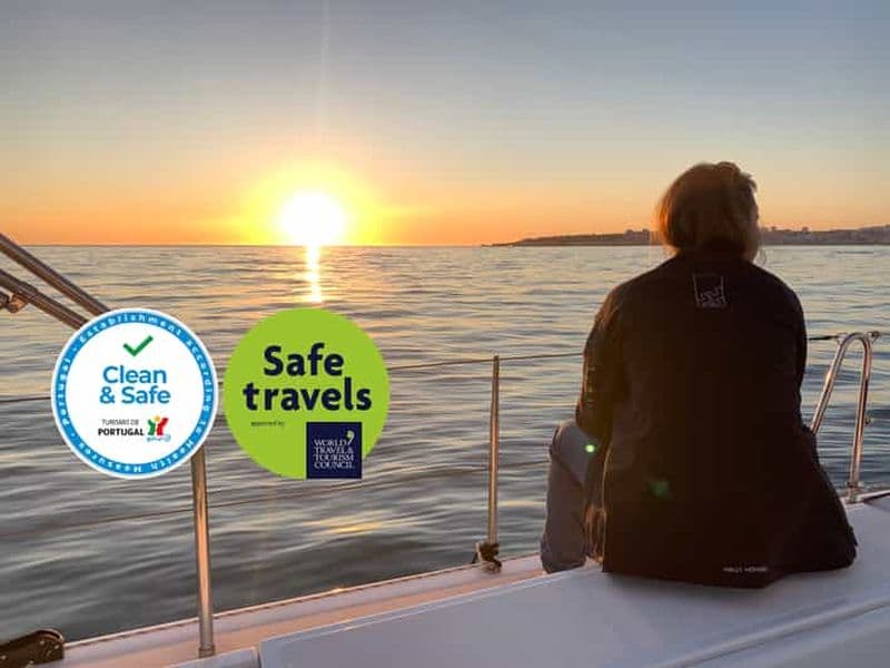 Cascais : croisière privée de luxe de 2 heures au coucher du soleil avec une boisson