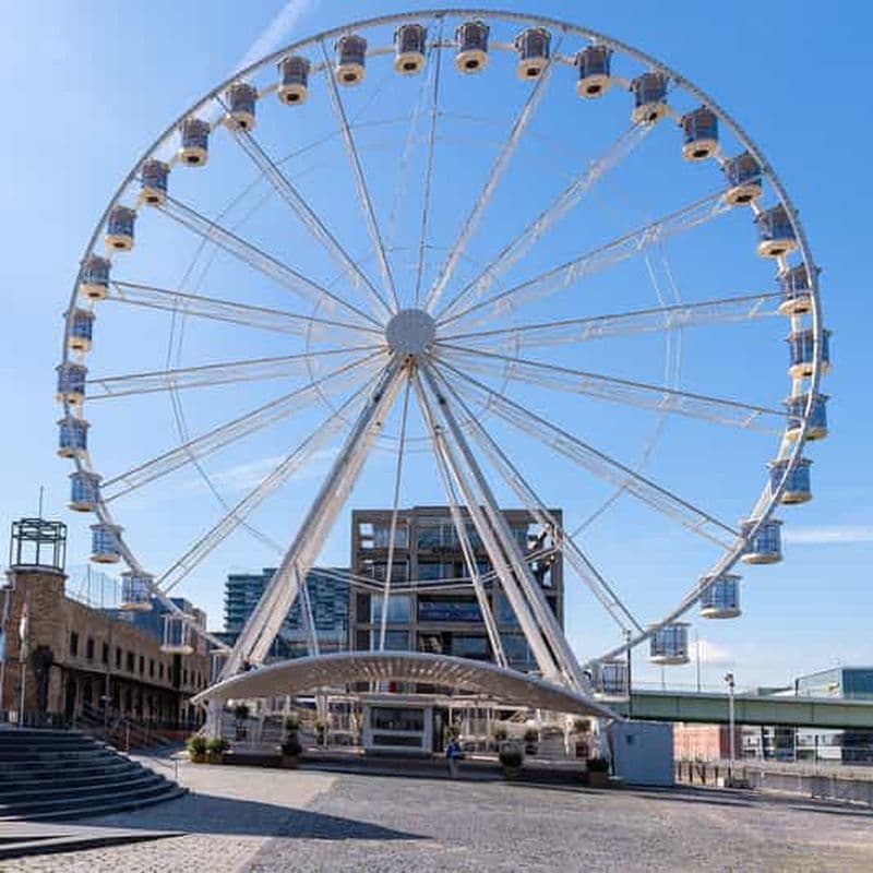 Cologne : grande roue devant le musée du chocolat