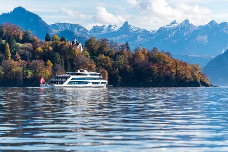 Lucerne : croisière en 1re classe sur le lac des Quatre-Cantons avec déjeuner 3 plats