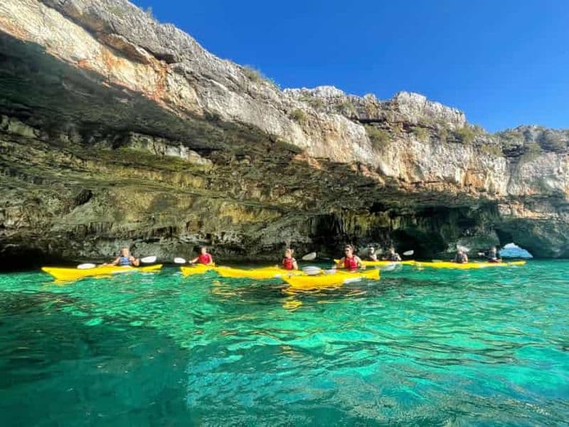 Excursion en kayak à Leuca + baignade + randonnée spéléologique dans une grotte