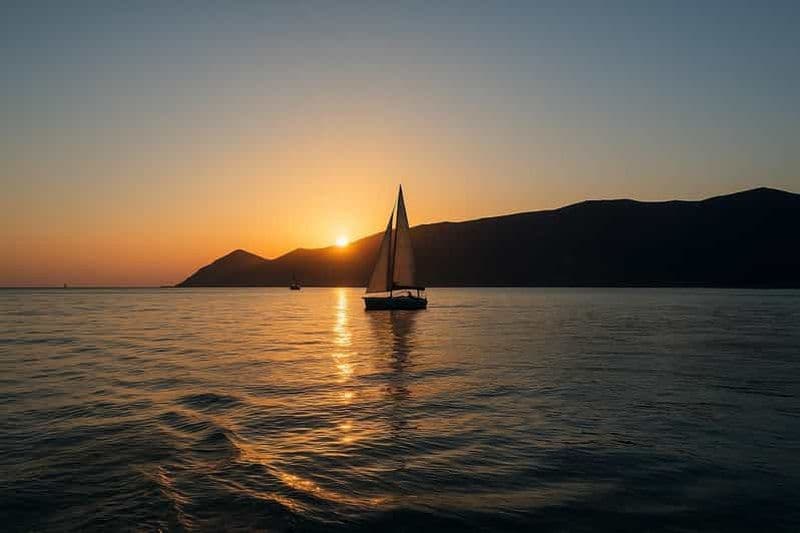 Coucher de soleil sur un voilier à Setúbal