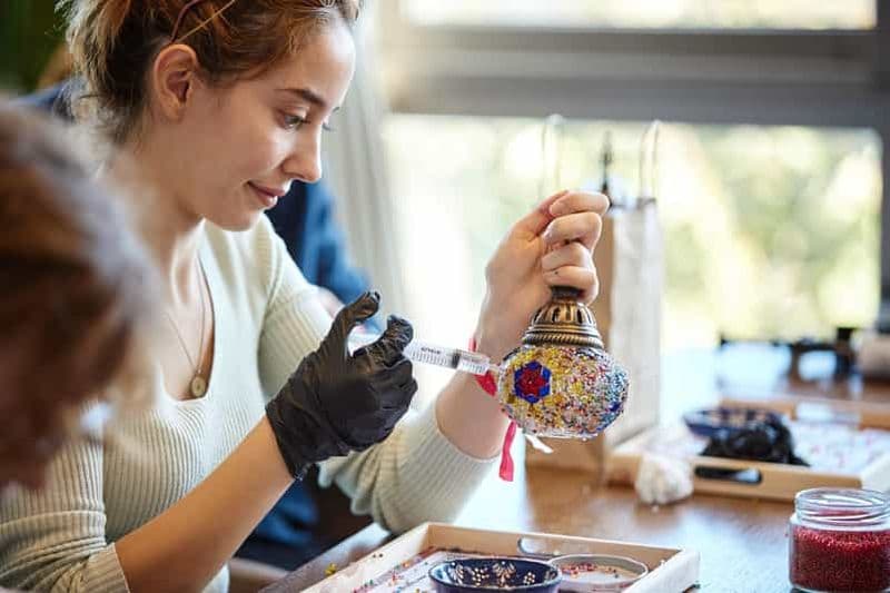 Cappadoce : atelier traditionnel de fabrication de lampes et bougeoirs en mosaïque