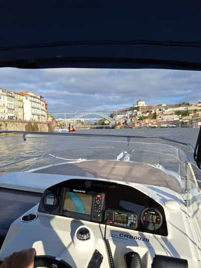 Croisière privée des 6 ponts à Porto avec coucher de soleil en option