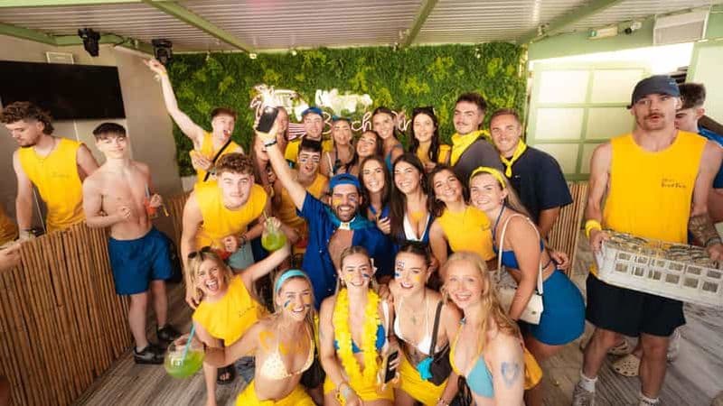 Ios : Fête suédoise du solstice d'été au siège avec DJ et boissons