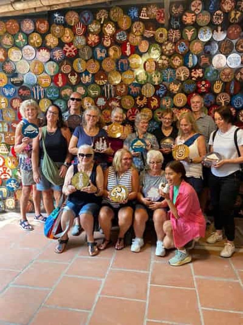 Hanoï : atelier de peinture sur laque avec incrustation de coquilles d'œufs