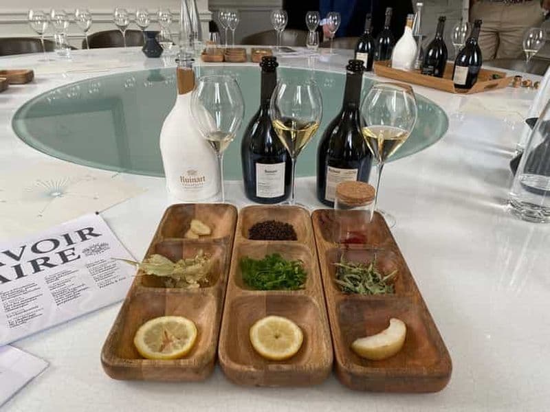 Visite Privée des Caves de Champagne Ruinart et Dégustations au Départ de Paris