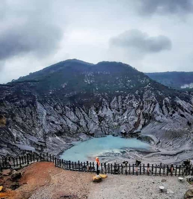 Jakarta : Volcan, Production de café indonésien, Source chaude
