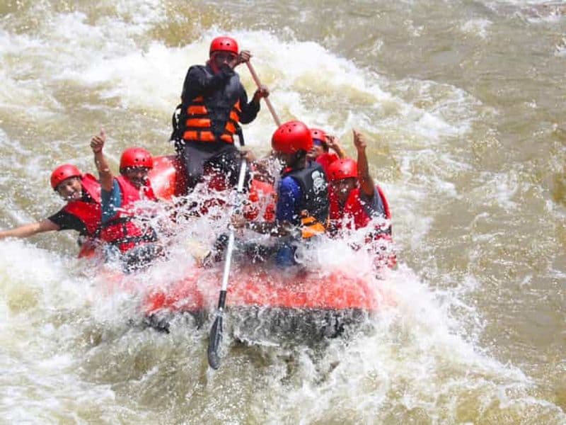 Billet Phuket/Phang Nga : Excursion en quad, tyrolienne, rafting et chute d'eau