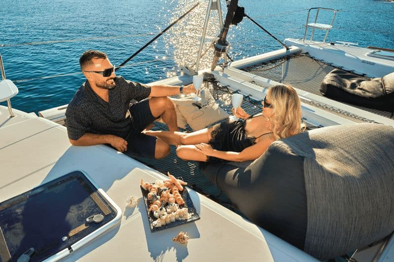 Billet Vieux port de La Canée : croisière de luxe en catamaran au coucher du soleil avec prosecco