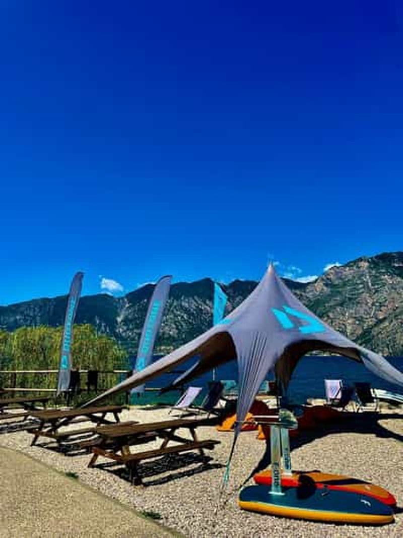 Malcesine : cours de wing foil sur le lac de Garde avec équipement