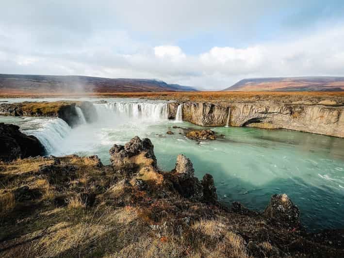 PRIVÉ Cascade de Godafoss, Myvatn et bains