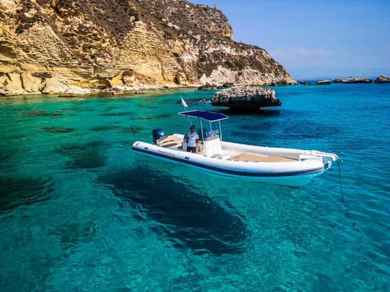 Cagliari : Sortie en bateau avec 5 arrêts de plongée et boissons gratuites