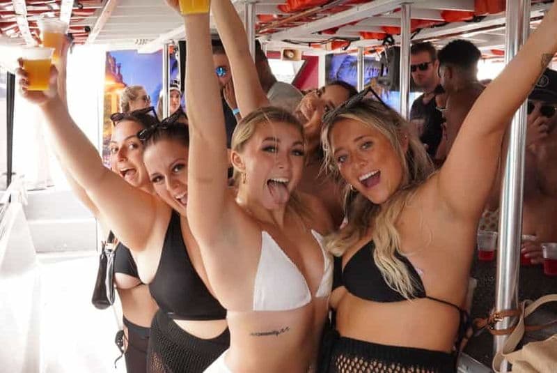 Miami : Fête sur le bateau avec DJ, boissons illimitées et nourriture