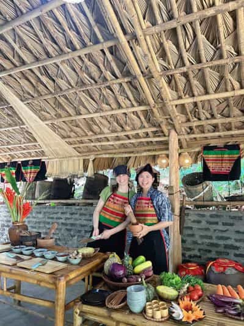 Hanoï : visite d'une journée à Pu Luong et Mai Chau avec rafting en bambou
