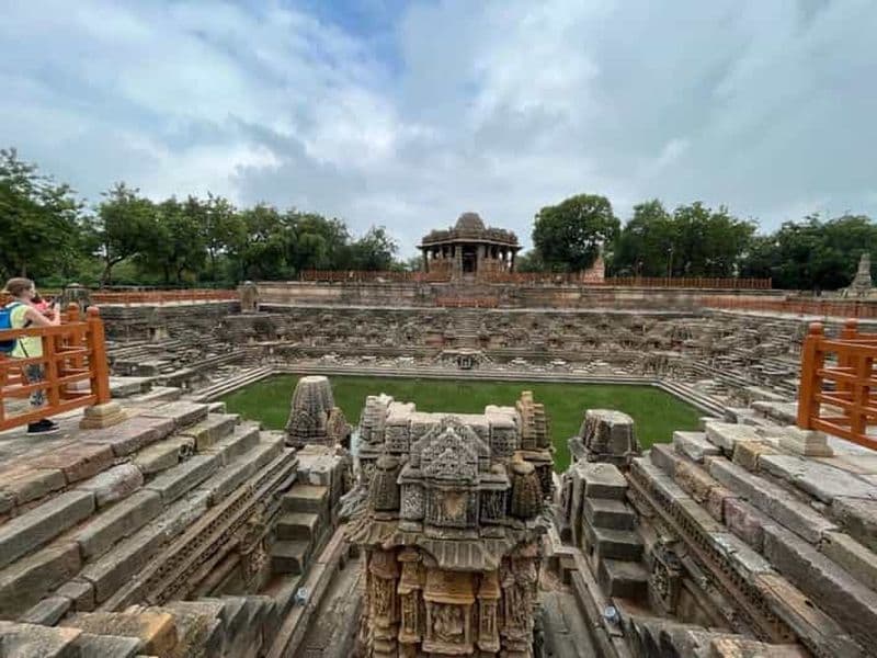 Billet Ahmedabad : excursion d'une journée au temple du soleil de Modhera et au puits de la reine