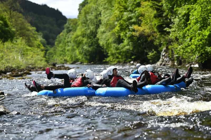 Perthshire : Expérience de tubing d'aventure et de saut de falaise
