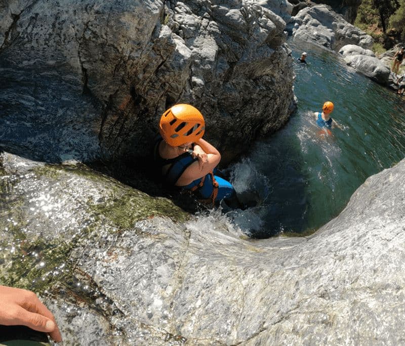 Benahavís : Visite guidée de canyoning sur la rivière Guadalmina