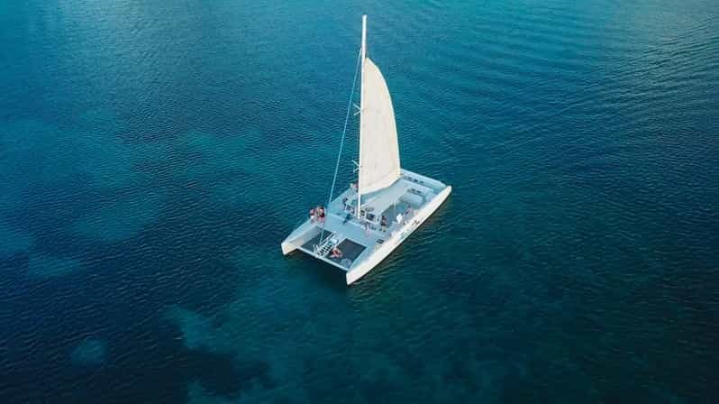 Au départ de Castries : Visite d'une jounée en catamaran à Soufrière