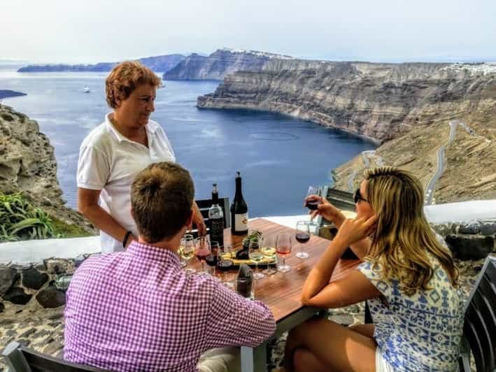 Santorin : Visite guidée de 3 domaines viticoles avec dégustations de vins.