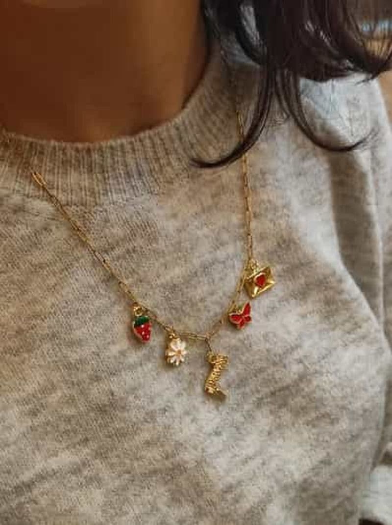 Istanbul : atelier de création de bijoux en chaîne en acier et breloques