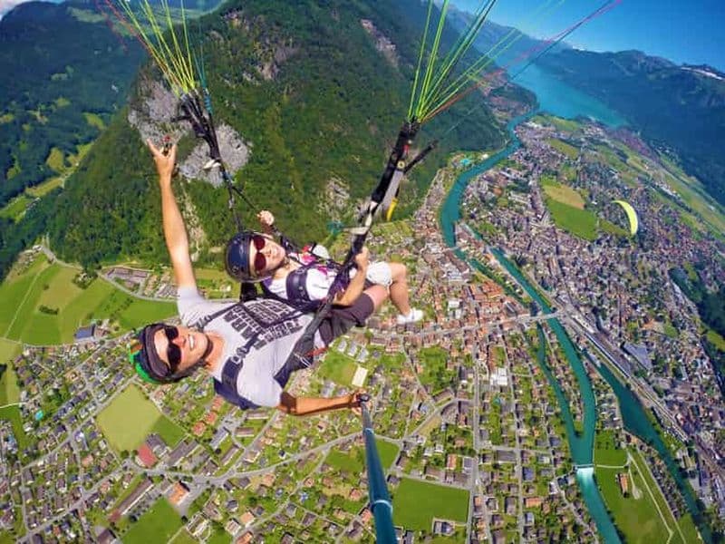 Zurich : Excursion d'une journée à Interlaken, y compris parapente en tandem