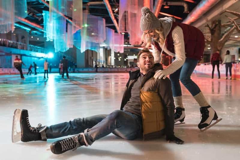 Berlin : patinage sur glace au « Das Center » de la Potsdamer Platz