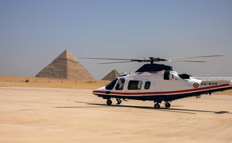 Le Caire : visite privée de la ville en hélicoptère avec atterrissage près des pyramides