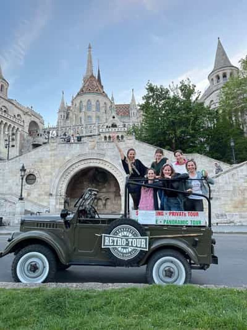 Budapest : Visite privée de la ville avec une Jeep russe d'époque