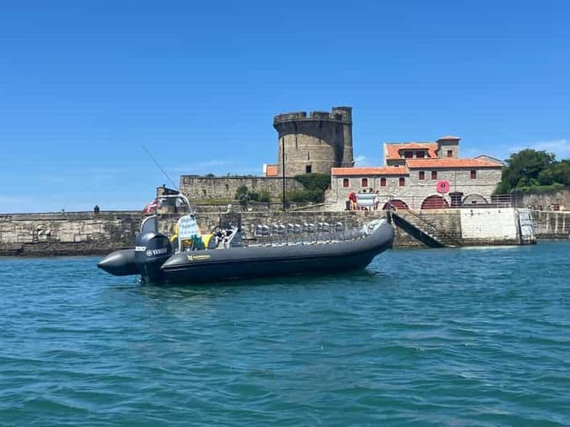 Au départ de Socoa, croisière de 1h15 le long des falaises du Pays Basque