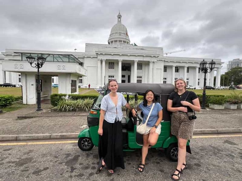 Colombo : visite citadine privée en tuk-tuk avec tous les frais d'entrée inclus