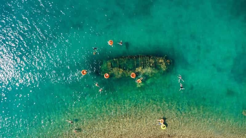 Au départ de Split : croisière dans le lagon bleu et les 3 îles avec déjeuner