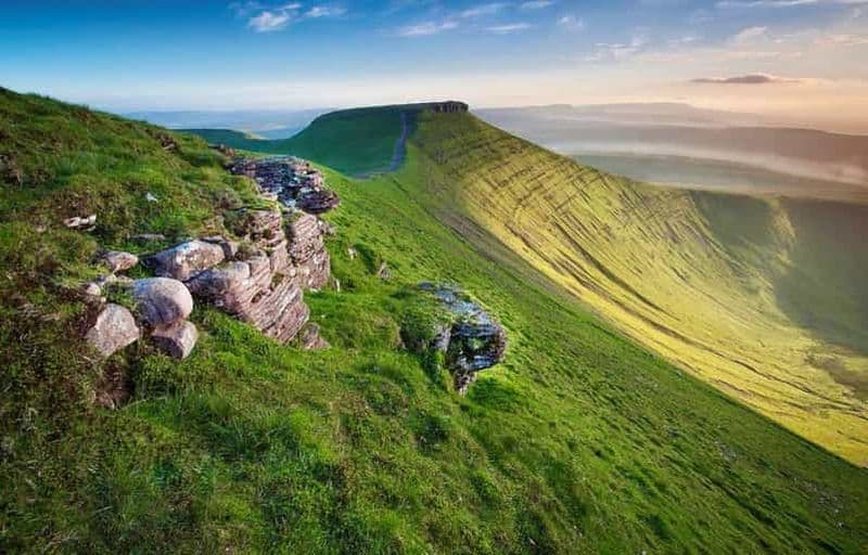 Cardiff : visite d'une journée des cascades, montagnes et châteaux