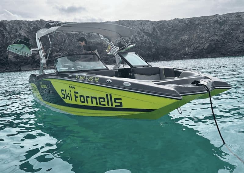 Minorque : expérience de sports nautiques | Ski, wakeboard et plus