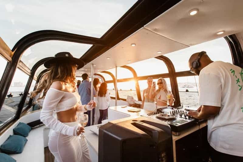 Lisbonne : soirée DJ au coucher du soleil – Bateau de luxe, pizza et open bar