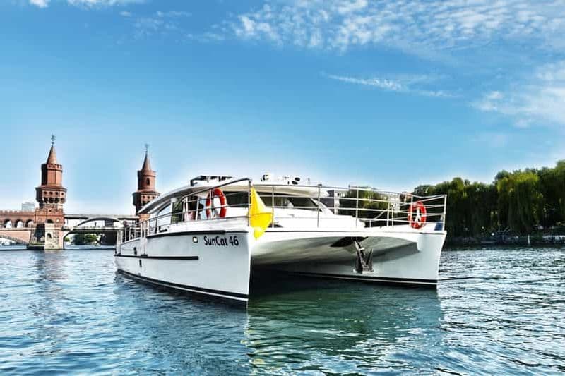 Billet Berlin : Tour en bateau exclusif sur un catamaran à énergie solaire