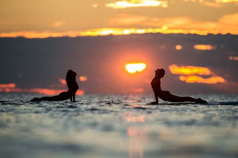 SUP Yoga dans la magnifique baie de Stoja : équilibre, respiration et connexion