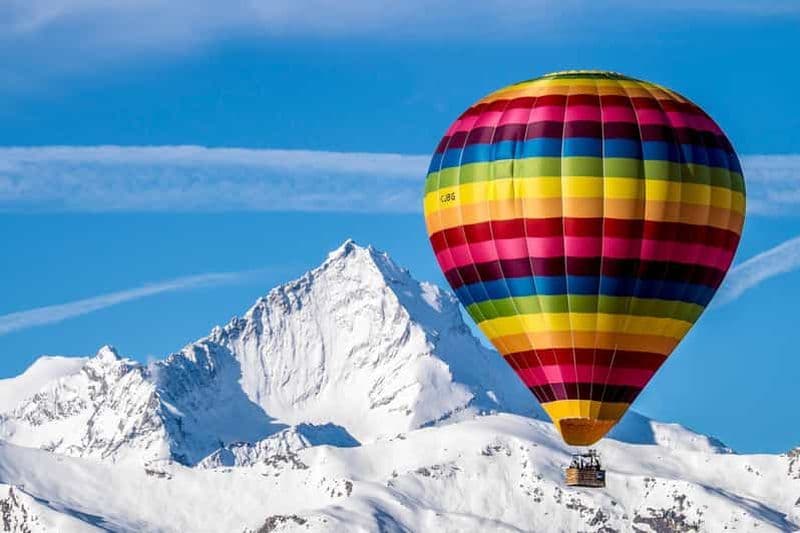 Aoste : vol en montgolfière avec vue sur les montagnes